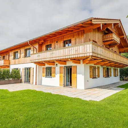 Graf Chiemo Suites - Direkt Am Chiemsee Mit Separatem Seezugang Chieming Exterior photo