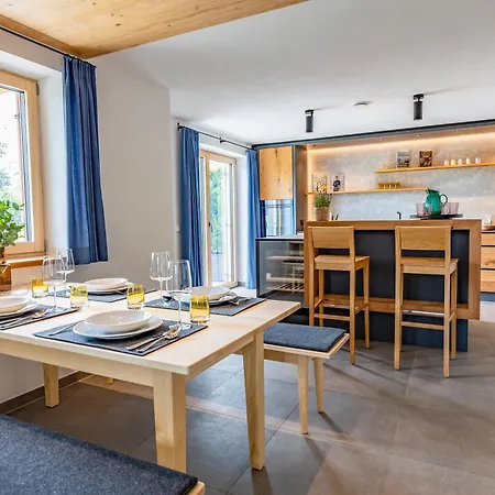 Graf Chiemo Suites - Direkt Am Chiemsee Mit Separatem Seezugang Chieming Exterior photo