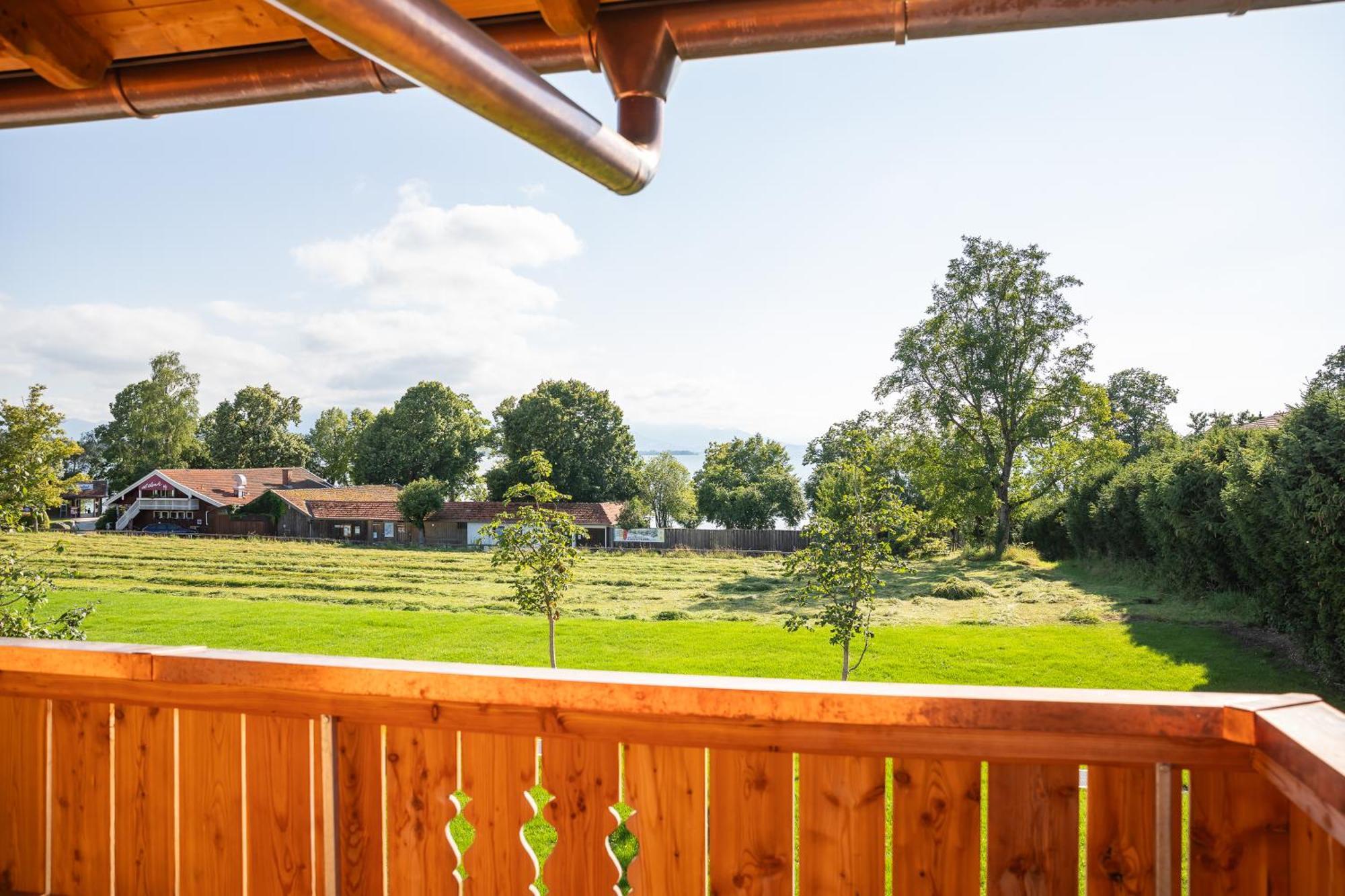 Apartment Graf Chiemo - Direkt Am Chiemsee Mit Separatem Seezugang