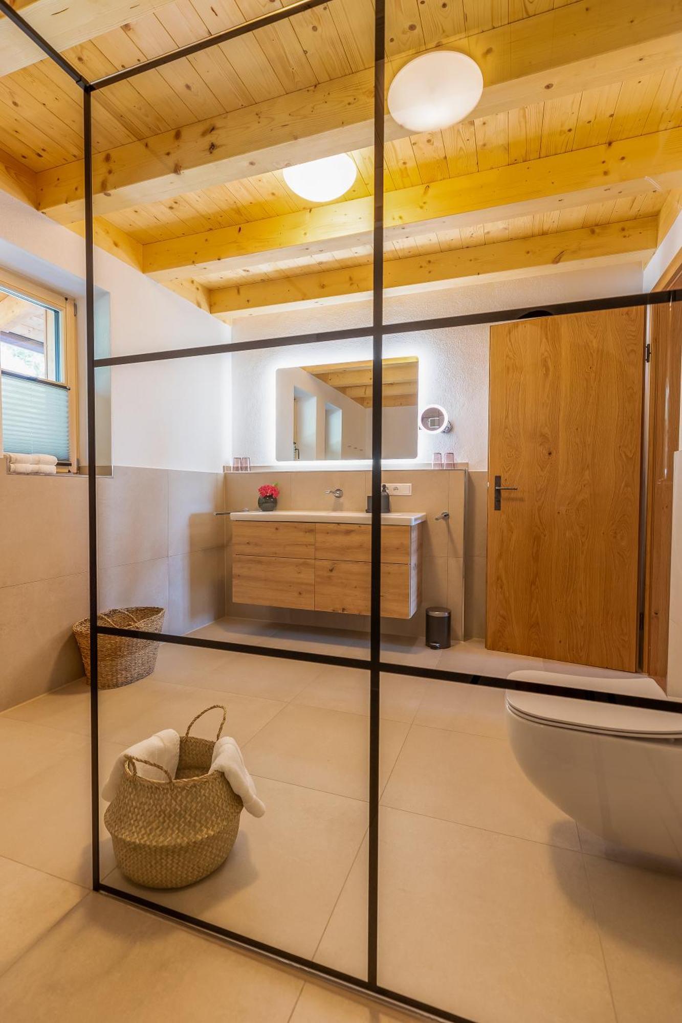 Apartment Graf Chiemo - Direkt Am Chiemsee Mit Separatem Seezugang *